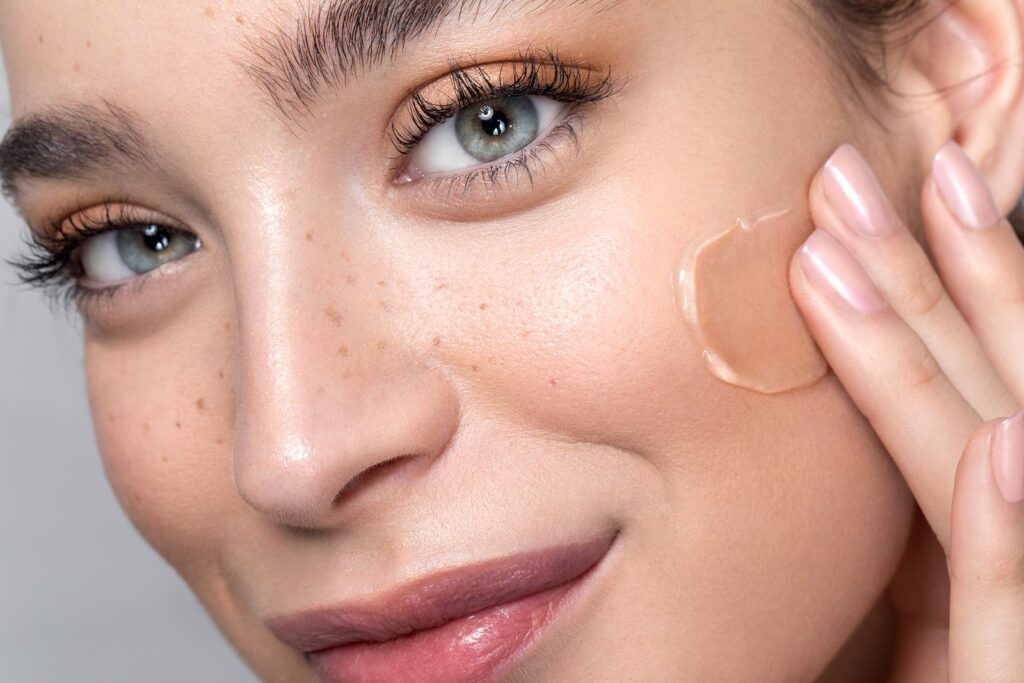 Bases de maquillaje ligeras para el otoño: cómo elegir y aplicar