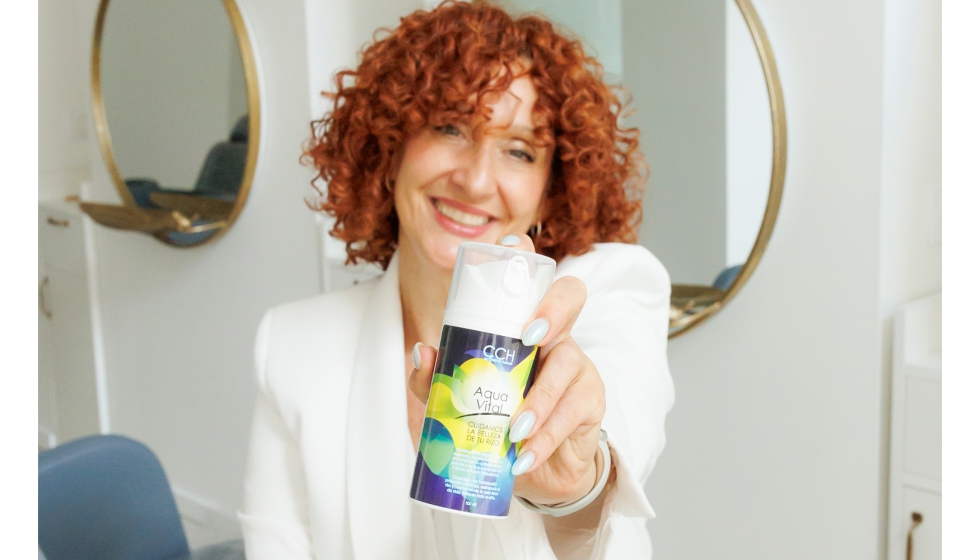 Cómo revitalizar el cabello rizado tras el verano