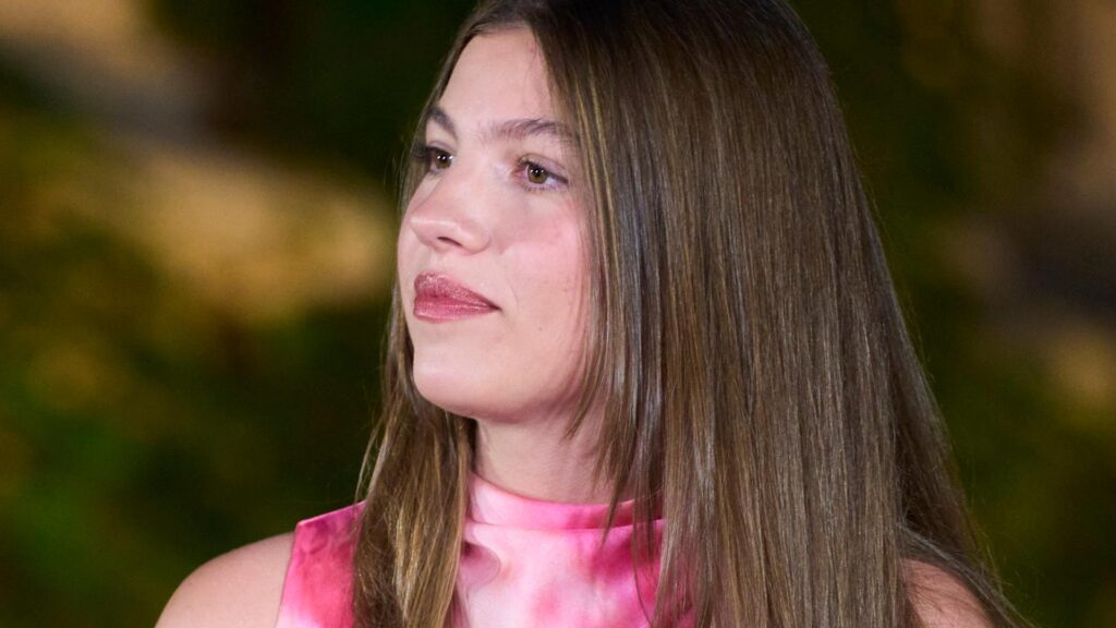 El bolso negro y cómodo que lleva la infanta Sofía a la universidad