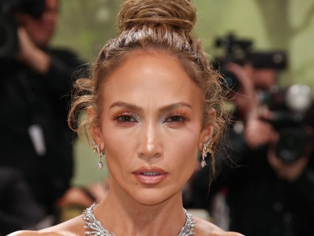 El look natural y brillante: el favorito de las mujeres de 50+ en la alfombra roja