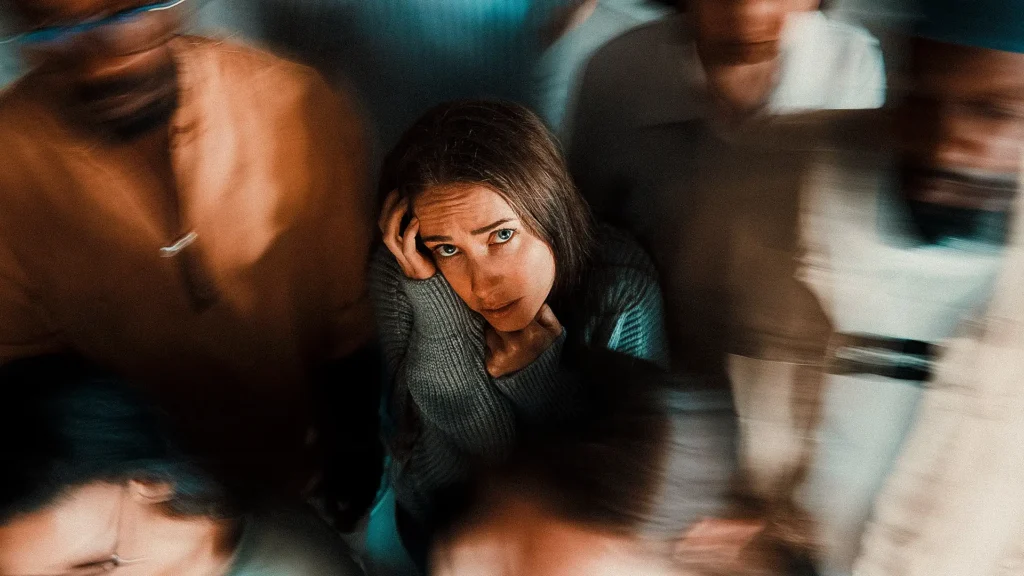 La generación Z y sus desafíos: soledad, crisis y búsqueda de identidad